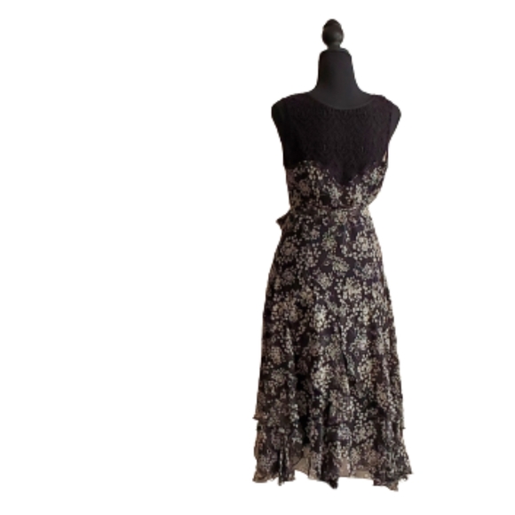 BLACK AND WHITE FLORAL FLOWY DRESS, LACE ON BACK ( SIZE 8 ) - Picture 3 of 9